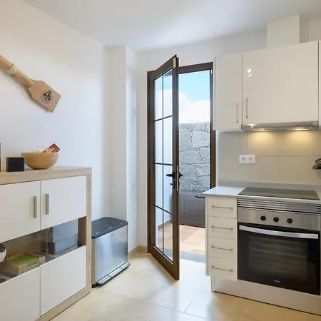 Ca Esmeralda, Volcan Y Lava *