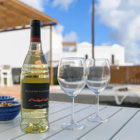 Ca Esmeralda, Volcan Y Lava * Yaiza