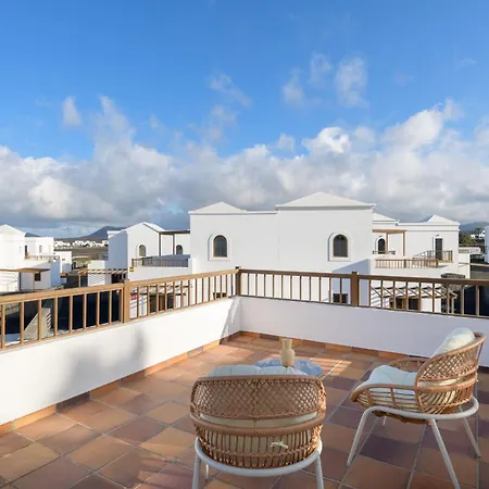 Ca Esmeralda, Volcan Y Lava Nyaraló *