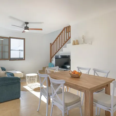 Ca Esmeralda, Volcan Y Lava *